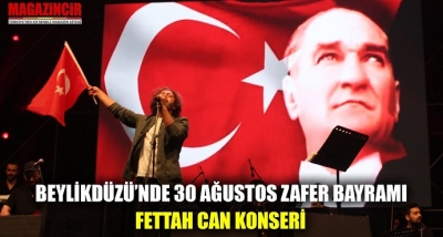 Beylikdüzü'nde Fettah Can ve Ersin Show İle Zafer Bayramı Coşkusu